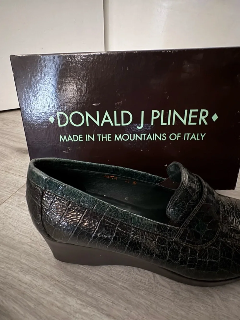 Donald J Pliner Dark Green Textured Leather Wedge Loafers Women’s Size 11